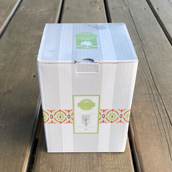 Scentsy Tilia Tree Pattern Wall Plug-In Wax Warmer in Original Box - Picture 2 of 12